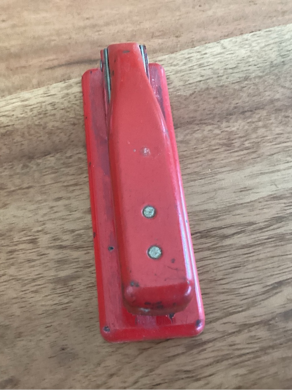 Vtg. Swingline Cub red Mini Desk Stapler with a compact metal body and a bright